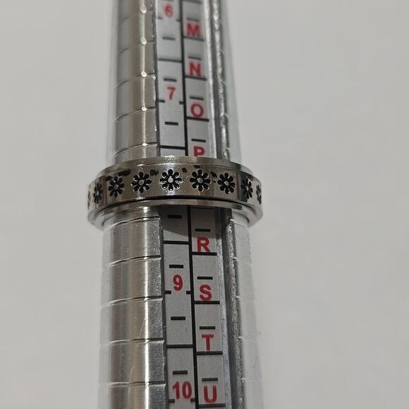 Silver Floral Pattern Ring - Picture 4 of 4